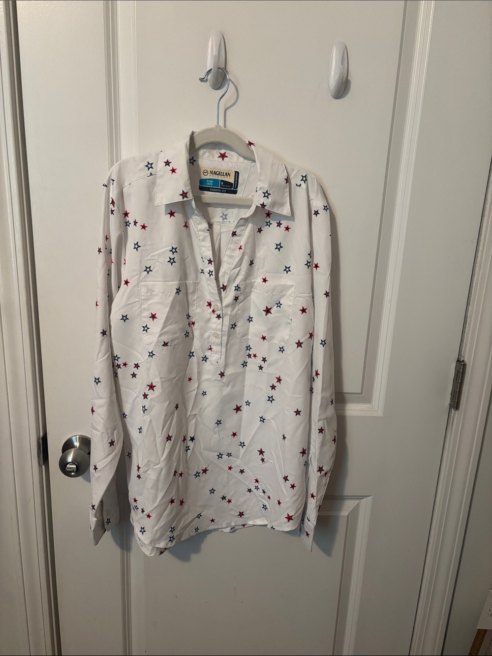 Magellan Outdoors White Button-Down Shirt with Red and Blue Star Print